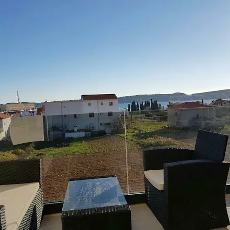 Marina * 特罗吉尔